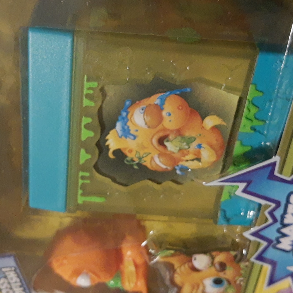 The Ugglys Pet Shop Series 1 Exclusive Gross Goldfish Collectible (Box Damage) - Picture 7 of 12